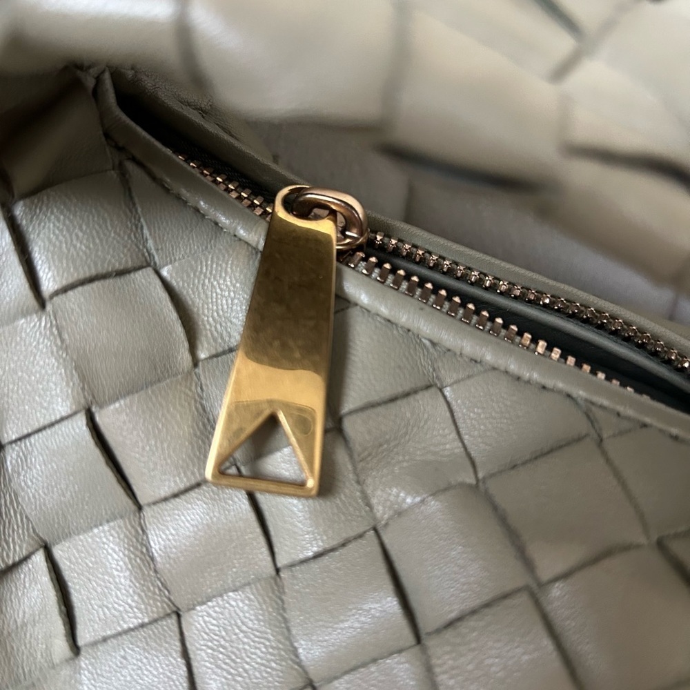 Bottega Veneta Mini Jodie
Intrecciato Sauge Sage Leather Knot
Gold Hardware - Picture 6 of 10